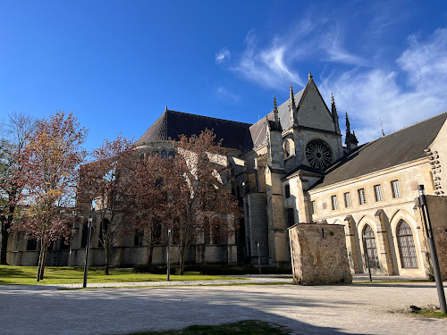 Église catholique Presbytère Saint-Rémi Reims