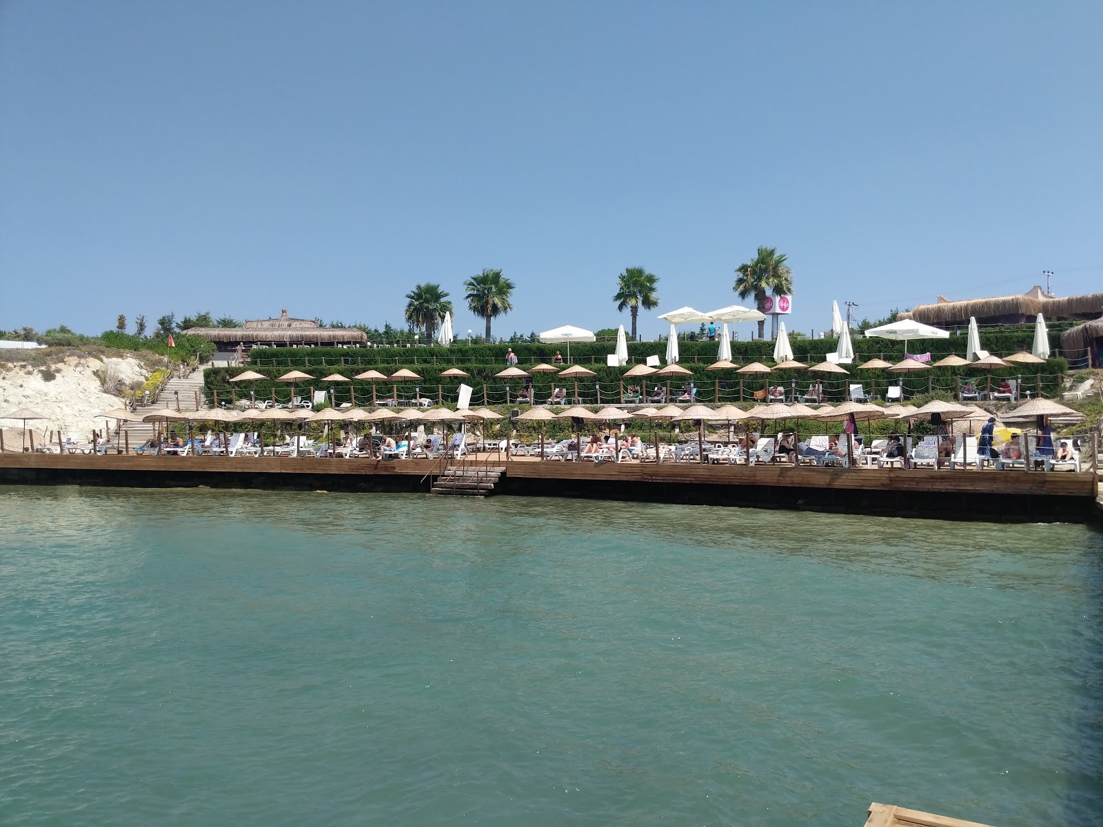 Φωτογραφία του Dilaila Beach με ευθεία ακτή