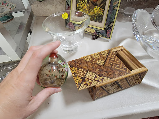 Thrift Store «OddBalls Nifty Thrift», reviews and photos, 530 NE 13th St, Fort Lauderdale, FL 33304, USA