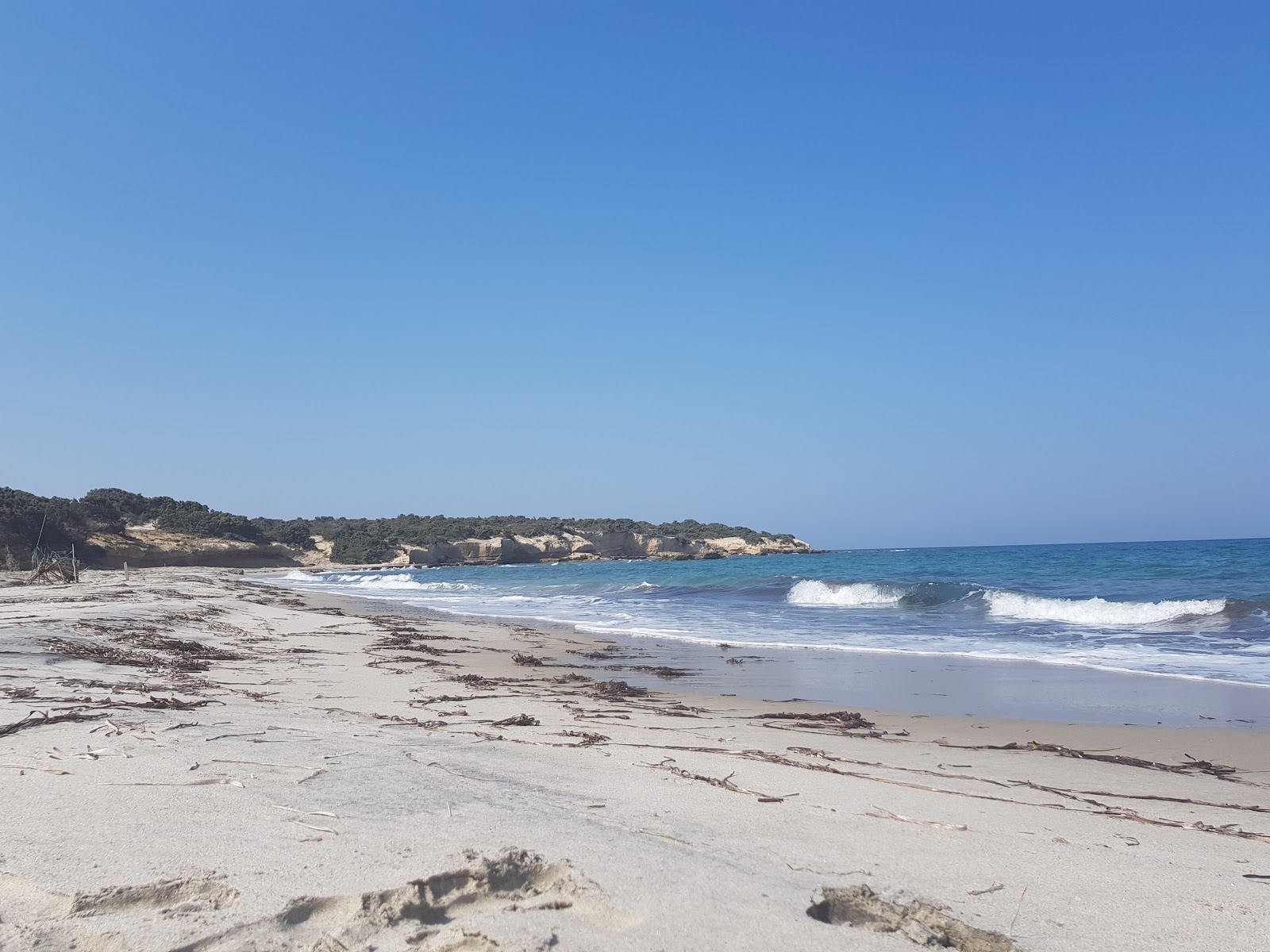 Foto von Lakos beach mit gerader strand