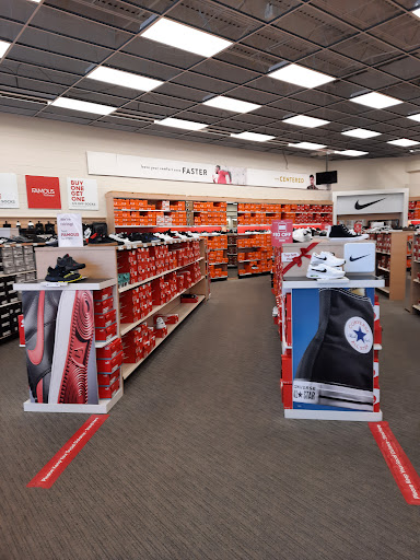 Shoe Store «Famous Footwear», reviews and photos, 1665 Olentangy River Rd, Columbus, OH 43212, USA