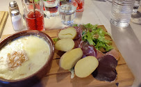 Raclette du Restaurant français Le Grizzli à Mâcot-la-Plagne - n°3