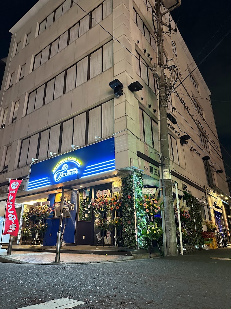 eight 横浜 poker & bar