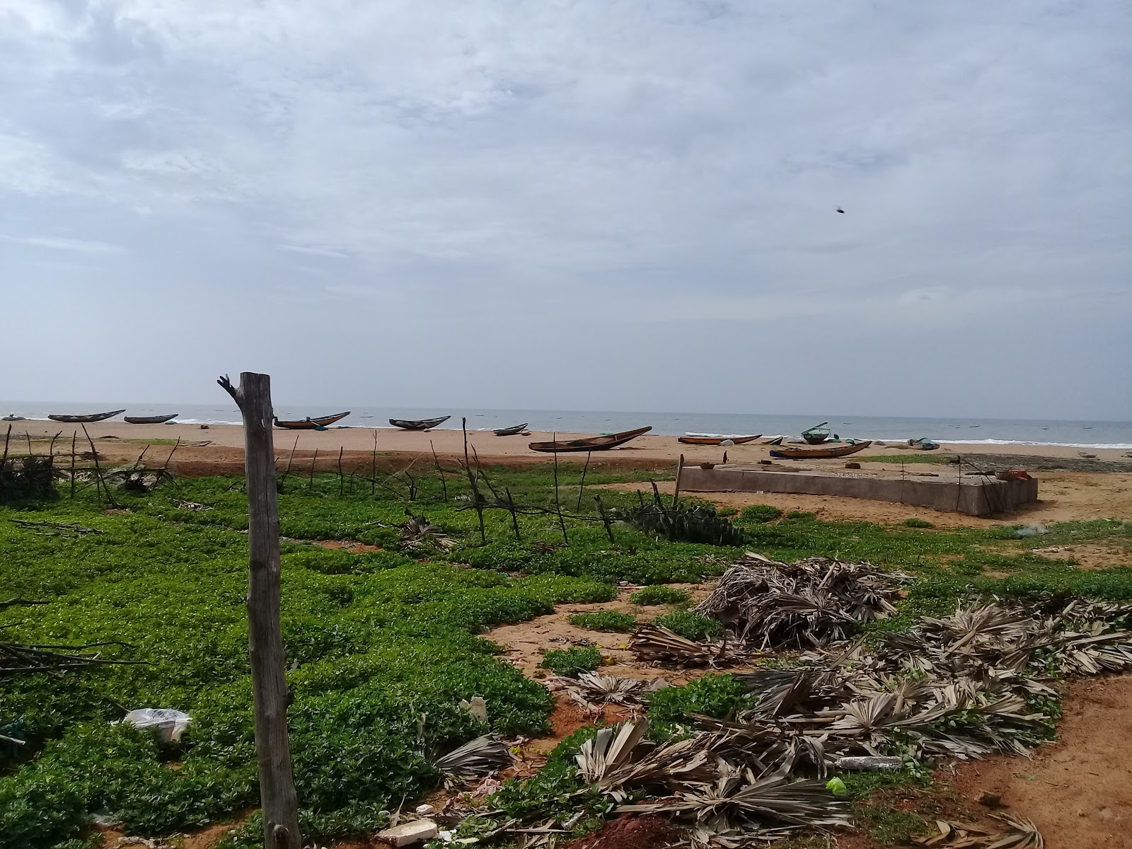 Fotografie cu Jeerupalem Beach cu o suprafață de nisip beige