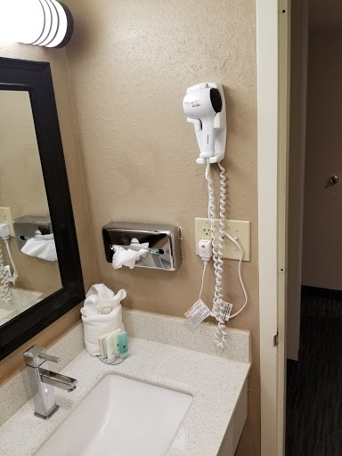 Hotel «Clarion Hotel & Aqua Lagoon Waterpark», reviews and photos, 1080 Riverdale St, West Springfield, MA 01089, USA