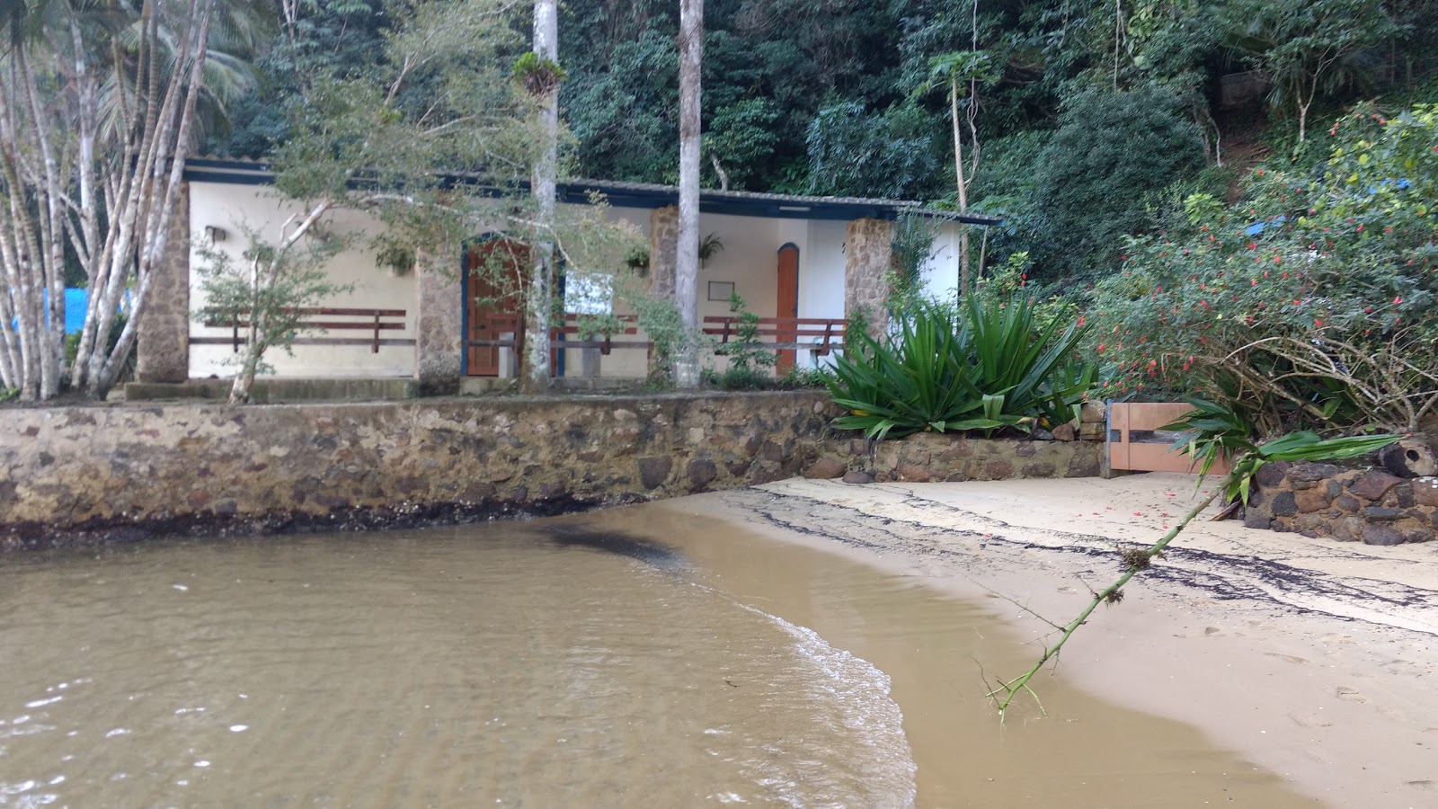 Foto van Praia do Amor en de nederzetting