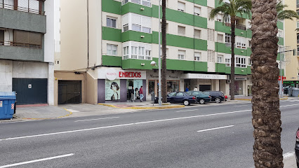 Información y opiniones sobre Peluqueros Enredos de Cádiz