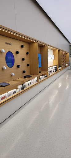 Computer Store «Apple Orland Square Mall», reviews and photos, 428 Orland Square Dr, Orland Park, IL 60462, USA