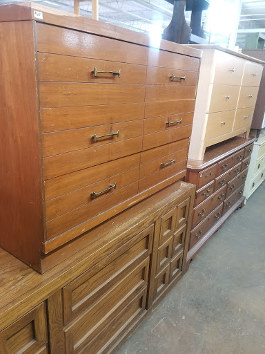 Used Furniture Store «C&D Second Chance», reviews and photos, 201 N Poplar Ave, Sanford, FL 32771, USA