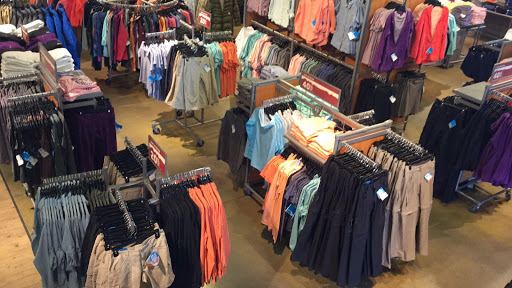 Sportswear Store «Columbia Sportswear Outlet Store at Jersey Shore Outlets», reviews and photos, 1 Premium Outlet Blvd #299, Tinton Falls, NJ 07753, USA