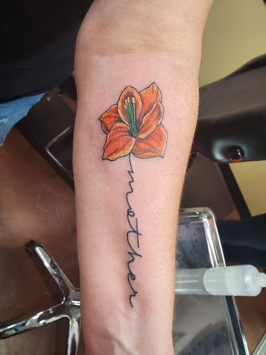 Tattoo Shop «Boundless Tattoo Company», reviews and photos, 16030 S Lincoln Hwy #106, Plainfield, IL 60586, USA