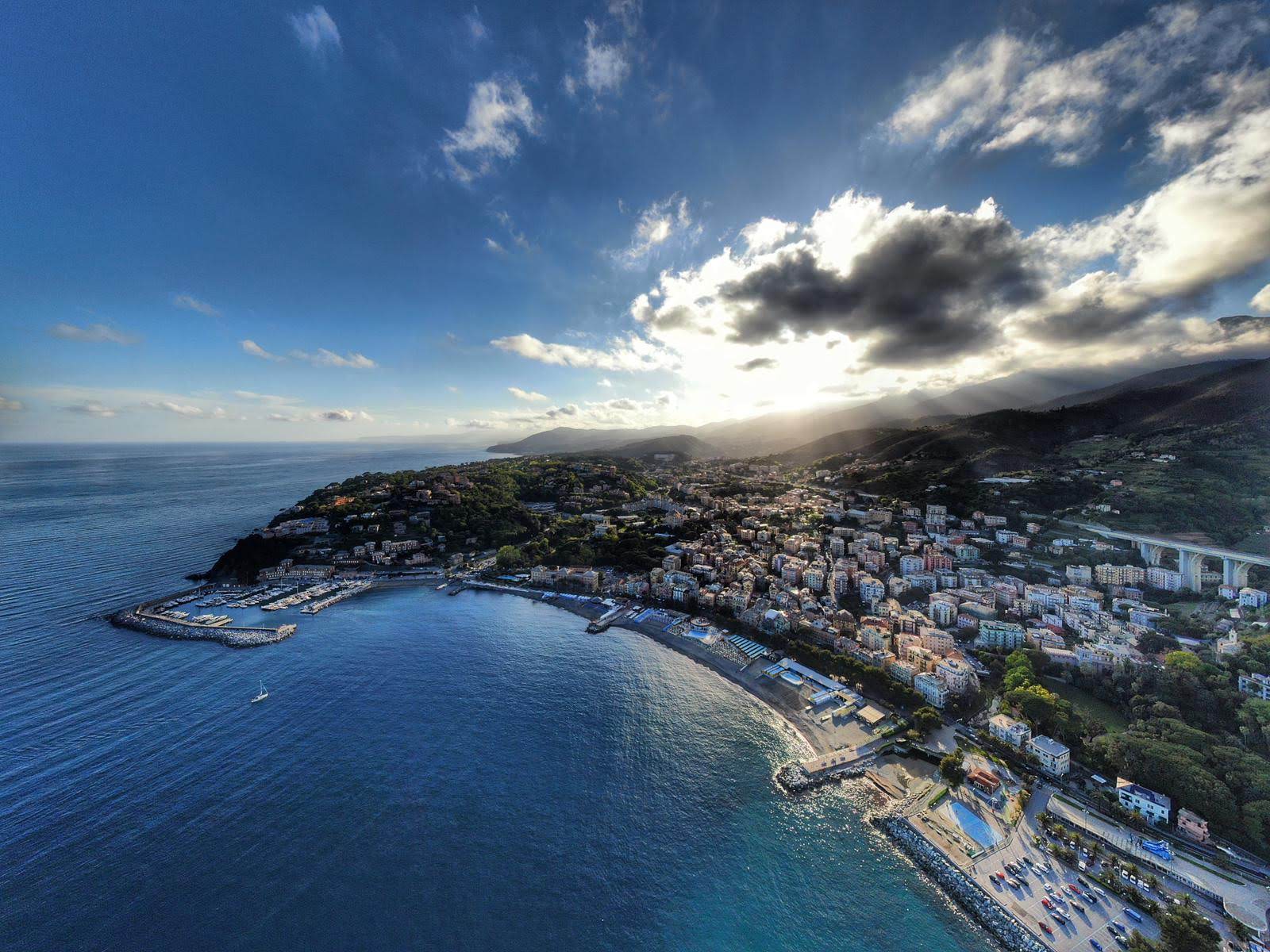 Foto van Arenzano beach II met kleine baai