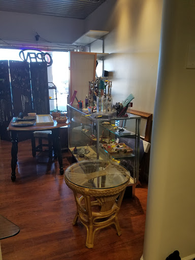 Consignment Shop «Brand Used Thrift And Consignment Shop», reviews and photos, 157 Dolson Ave, Middletown, NY 10940, USA