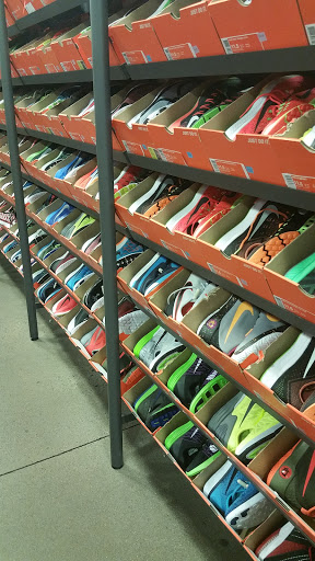 Sporting Goods Store «Nike Clearance Store», reviews and photos, 5000 S Arizona Mills Cir #240, Tempe, AZ 85282, USA