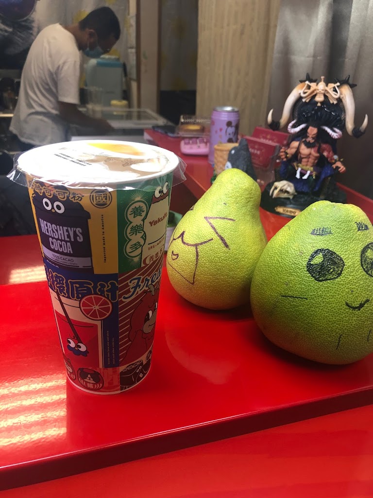 桃園必喝飲料：日出客棧茶飲-小農鮮奶/日出紅 茶/紅茶拿鐵/麥茶/宵夜手搖飲「深夜食堂飲品」（桃園大連店) 的照片