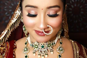 Aarambh Makeovers | Best Make Up Artist In Pitampura image