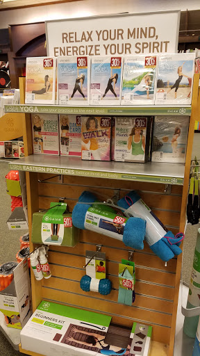 Book Store «Barnes & Noble Booksellers Maple Grove», reviews and photos, 8040 Wedgewood Ln N, Maple Grove, MN 55369, USA