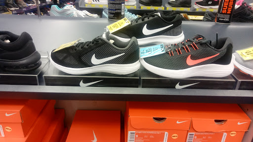 Sporting Goods Store «Big 5 Sporting Goods - McMinnville», reviews and photos, 2525 OR-99W, McMinnville, OR 97128, USA