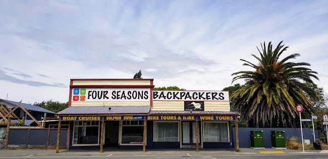 Four Seasons Backpackers - Hotel
