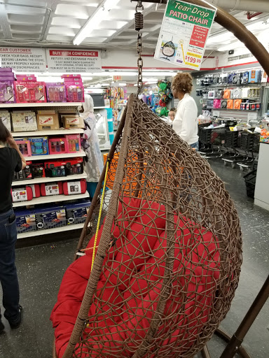 Shopping Mall «Midway Shopping Center», reviews and photos, 1001 Central Park Ave, Scarsdale, NY 10583, USA