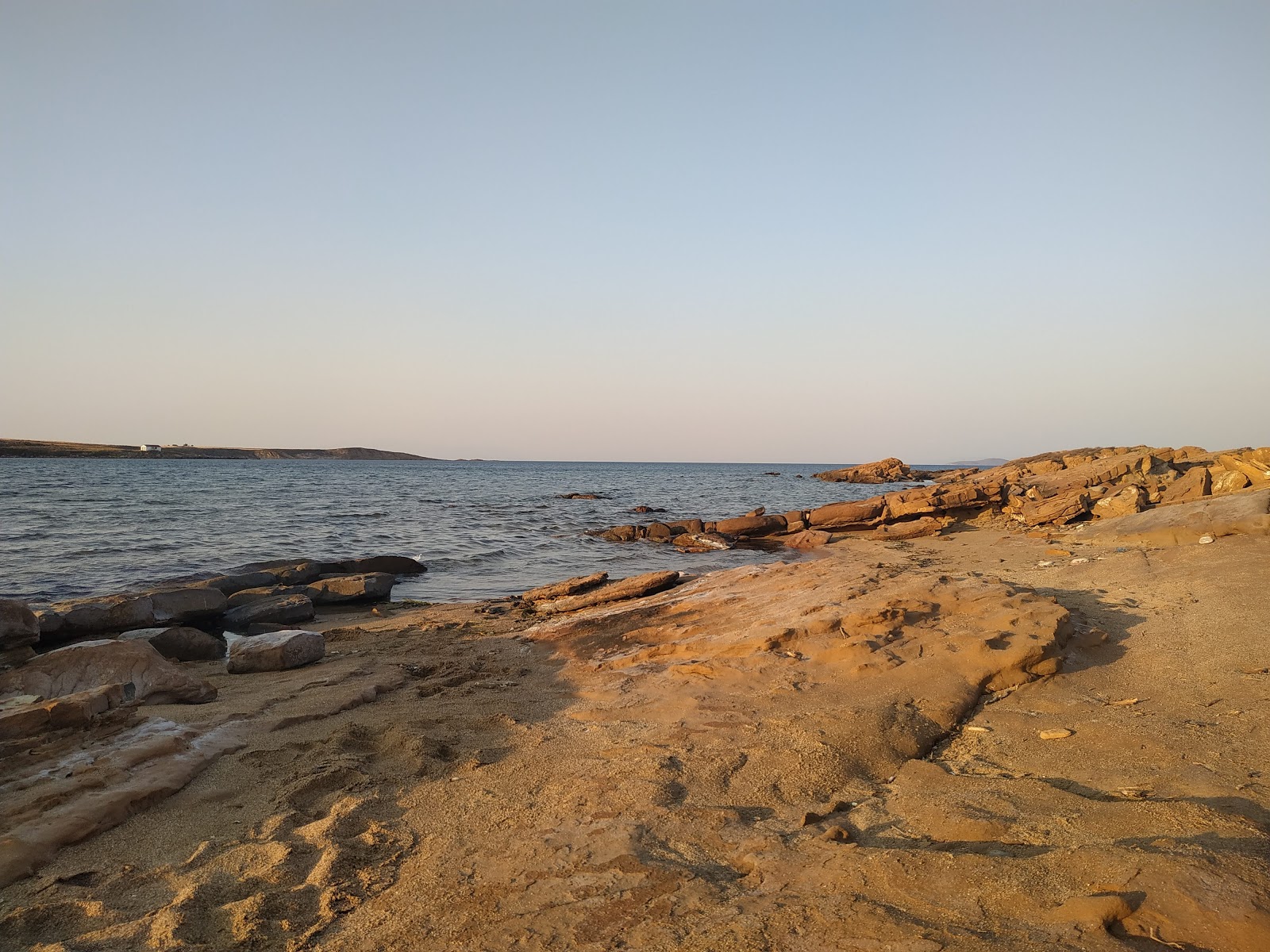 Fotografie cu Agios Ermolaos beach cu nivelul de curățenie in medie