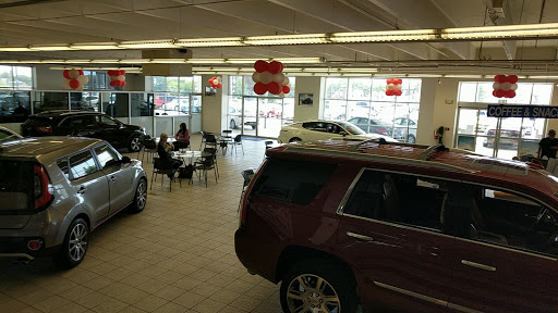 Car Dealer «World Car Kia South», reviews and photos, 7915 Interstate 35 Access Rd, San Antonio, TX 78224, USA