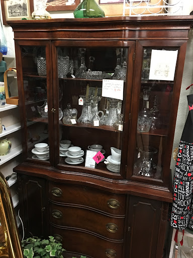 Antique Store «Too Much Stuff Quality Second Hand Treasures», reviews and photos, 1151 Grass Valley Hwy, Auburn, CA 95603, USA