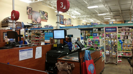 Pet Supply Store «PetSmart», reviews and photos, 8500 N Evanston Ave, Kansas City, MO 64157, USA