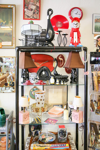 Antique Store «Too Much Stuff Quality Second Hand Treasures», reviews and photos, 1151 Grass Valley Hwy, Auburn, CA 95603, USA