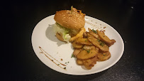Hamburger du Restaurant 𝐋𝐚 𝐓𝐚𝐯𝐞𝐫𝐧𝐞 𝐌𝐞𝐭𝐳 𝑇𝑎𝑏𝑙𝑒 𝑑𝑒 𝐶𝑎𝑟𝑎𝑐𝑡è𝑟𝑒 à Metz - n°4