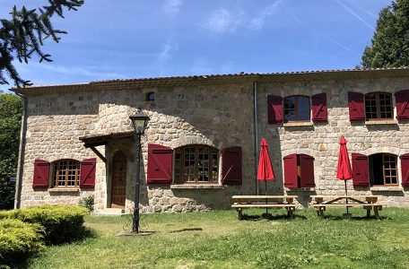 Gîte Château Rousset | Gite en Ardèche | Location en Ardèche | Gite de groupe Ardeche | Saint-Apollinaire-de-Rias à Saint-Apollinaire-de-Rias