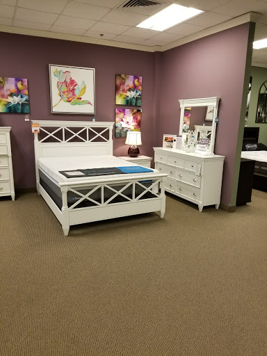 Furniture Store «Raymour & Flanigan Furniture and Mattress Store», reviews and photos, 100 Highland Ave, Seekonk, MA 02771, USA