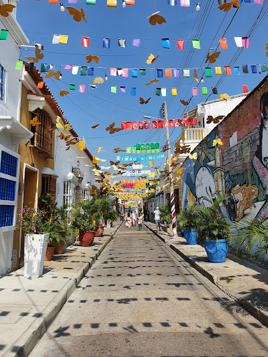 Calle de Las Sombrillas