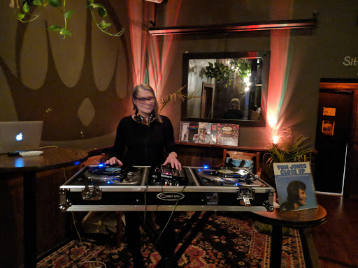 Bar «Crown Liquors», reviews and photos, 2821 N Milwaukee Ave, Chicago, IL 60618, USA