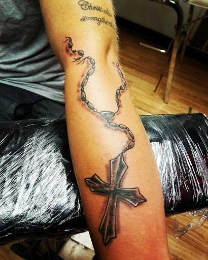 Tattoo Shop «Patriotic Pain Tattoo & Body Piercing», reviews and photos, 5658 William Penn Hwy, Murrysville, PA 15668, USA