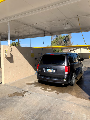 Palm Plaza Car Wash en Tulare