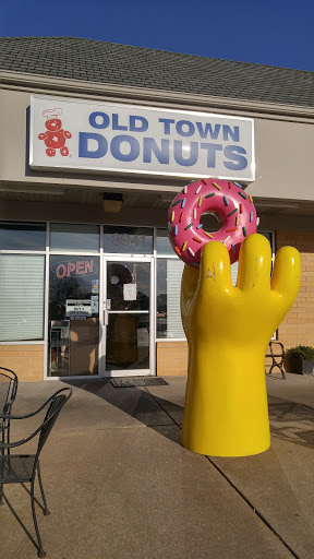 Donut Shop «Old Town Donut Shop», reviews and photos, 3941 Mid Rivers Mall Dr, St Peters, MO 63376, USA