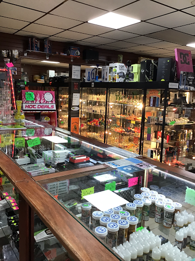 Cigar Shop «West Side Smoke Shop», reviews and photos, 712 Bridge St NW, Grand Rapids, MI 49504, USA