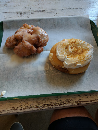 Donut Shop «The Dancing Donut», reviews and photos, 1134 E 54th St G, Indianapolis, IN 46220, USA