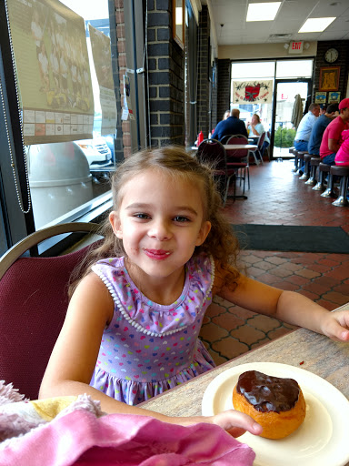 Donut Shop «HoneyDip Donuts», reviews and photos, 4480 Kenny Rd, Columbus, OH 43220, USA