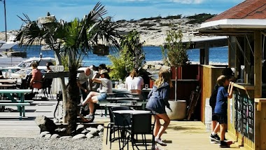 Brattestø Marina & Sjøsiden Bar