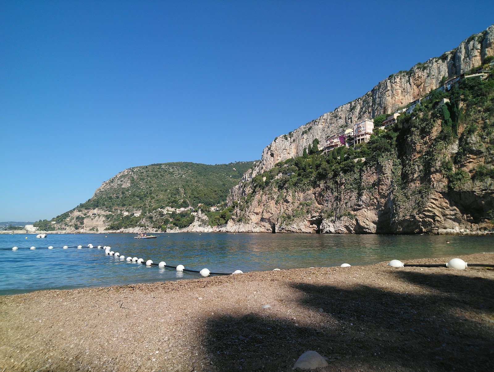 Foto de Praia da Mala e sua bela paisagem