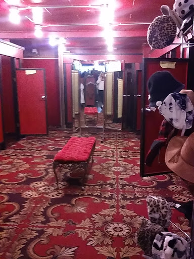 Used Clothing Store «Red Light Clothing Exchange», reviews and photos, 3590 SE Hawthorne Blvd, Portland, OR 97214, USA