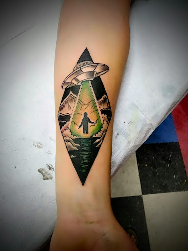 Tattoo Shop «Artistry In Motion», reviews and photos, 230 E Walnut St, North Vernon, IN 47265, USA