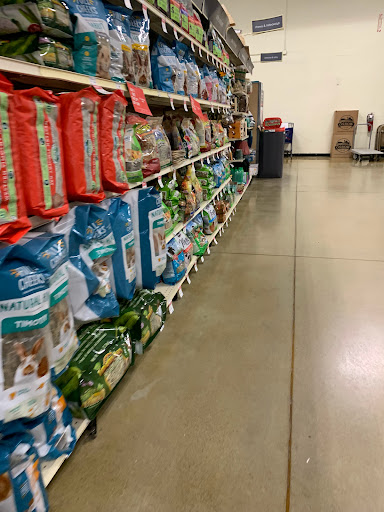 Pet Supply Store «PetSmart», reviews and photos, 20530 E 13 Mile Rd, Roseville, MI 48066, USA