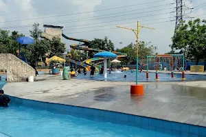 Kolam Renang Fun Park Regensi-Cibitung image