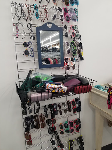 Thrift Store «St Vincent de Paul Kenosha Thrift Store», reviews and photos, 7531 30th Ave, Kenosha, WI 53142, USA