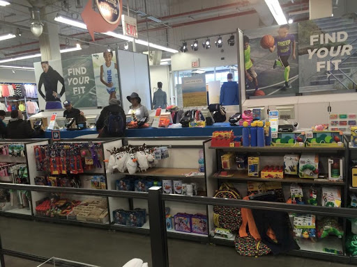 Clothing Store «Old Navy», reviews and photos, 1009 Flatbush Ave, Brooklyn, NY 11226, USA