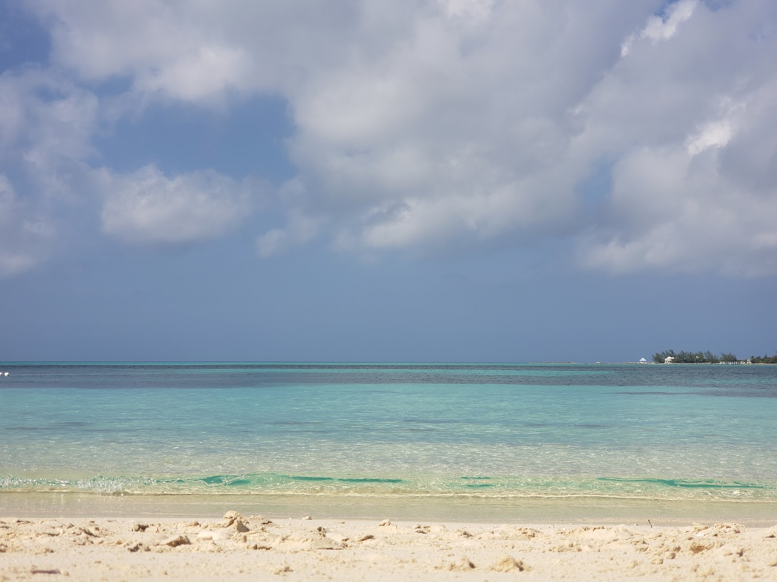 Foto de Saunders beach - lugar popular entre os apreciadores de relaxamento