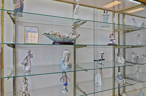 Loan Agency «RJ Jewelry & Loan Co», reviews and photos, 17W623 E Roosevelt Rd, Oakbrook Terrace, IL 60181, USA